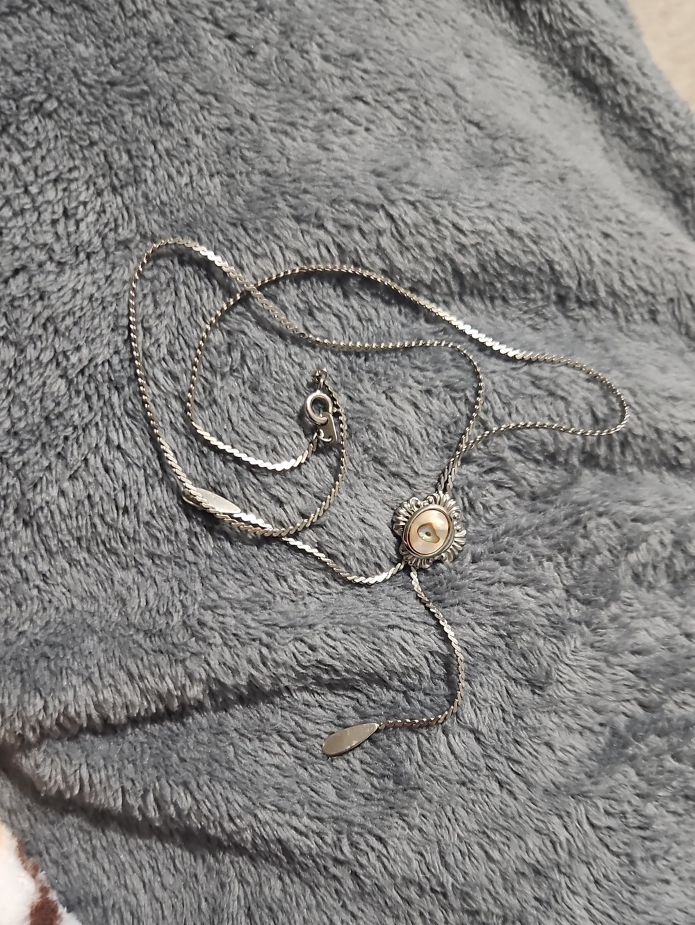 VINTAGE BOLO TIE SHELL NECKLACE